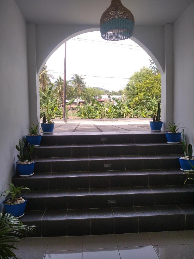 Anjo Maumere Hotel & Restaurant Exterior foto