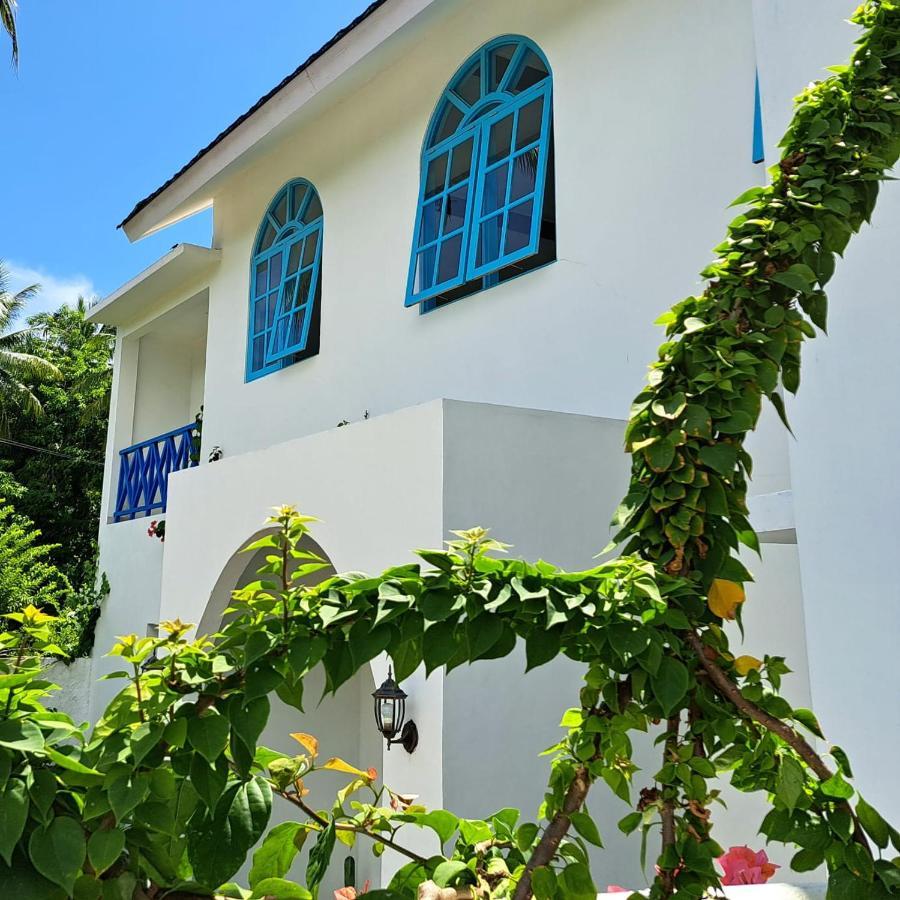 Anjo Maumere Hotel & Restaurant Exterior foto