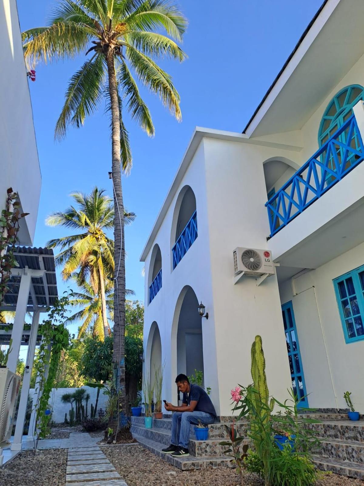 Anjo Maumere Hotel & Restaurant Exterior foto